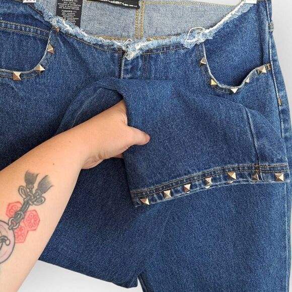 No Boundaries Y2K Studded Denim Capris size Juniors 7 - Picture 2 of 4